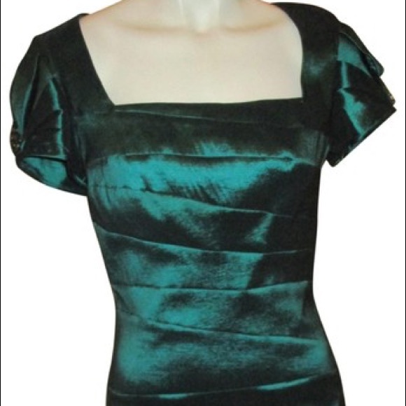 Badgley Mischa Collection emerald green dress with black appliqué sleeve - Picture 9 of 10
